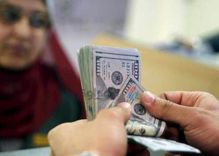سعر الدولار مقابل الجنيه اليوم الخميس 1 مايو بعد انخفاضه عن 51 جنيهاً