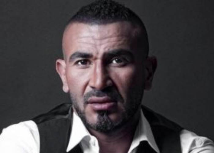 أحمد سعد يحيي حفله الأول في أستراليا حاملاً علم مصر