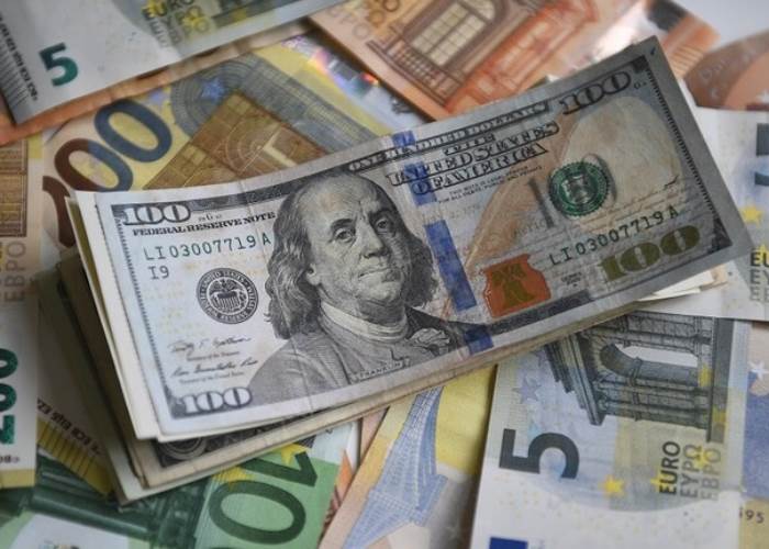 سعر الدولار مقابل الجنيه اليوم الاثنين بعد الانخفاض الرسمي