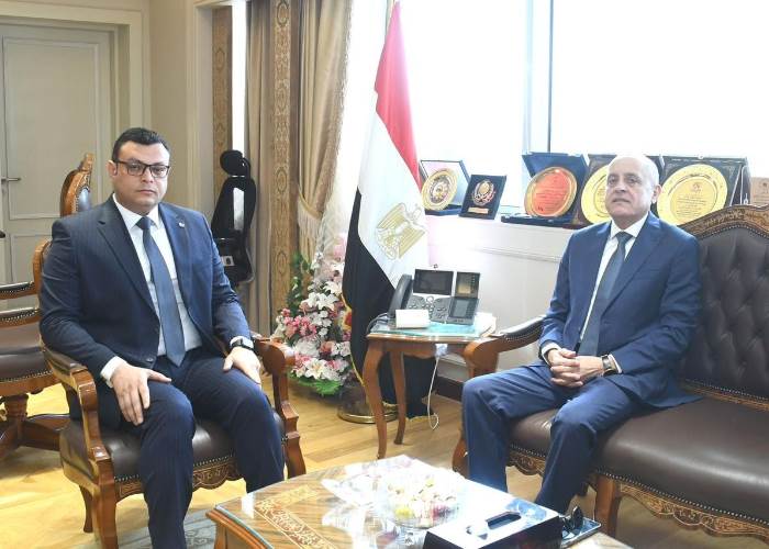 وزير الإسكان يناقش مع محافظ الأقصر تقدم مشروعات “حياة كريمة” لتحسين خدمات الريف
