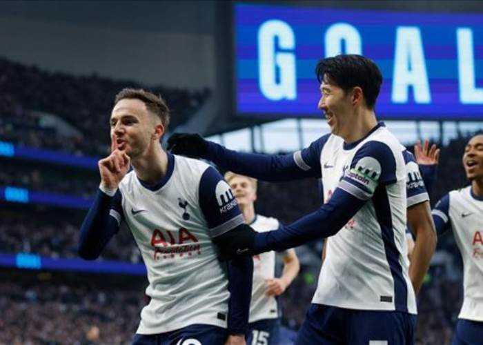 توتنهام يتأهل إلى نهائي الدوري الأوروبي لملاقاة مانشستر يونايتد