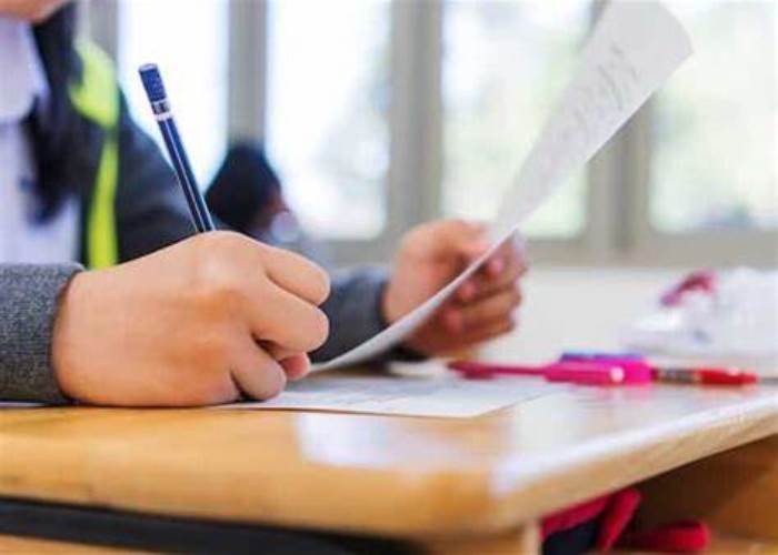 تحذيرات بشأن استهلاك الكافيين ومشروبات الطاقة أثناء فترة الامتحانات