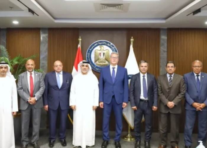 وزير البترول يستعرض طرق تعزيز التعاون مع مجموعة موانئ أبوظبي