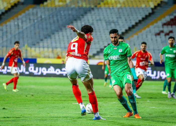 الأهلي يتفوق على المصري برباعية ويتصدر الدوري مؤقتًا