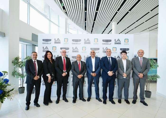 البنك الأهلي يوقع اتفاقية مع مجموعة أبوغالي موتورز لتوريد سيارات “جيلي” في مصر