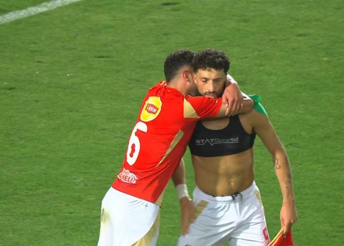 وسام أبوعلي يقود الأهلي لفوز مثير أمام البنك ويقترب من لقب الدوري