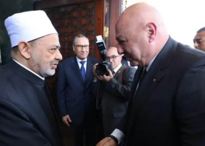 شيخ الأزهر يؤكد على أهمية لبنان ويدعو له بالأمن والاستقرار