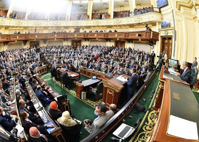 جهود برلمانية لمنع إنشاء المطاعم والكافيهات والمخابز تحت المباني